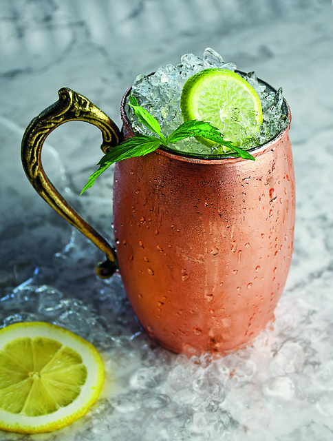 Moscow Mule – Recept na Skvělý Koktejl s Kouskem Dějinného Zázemí