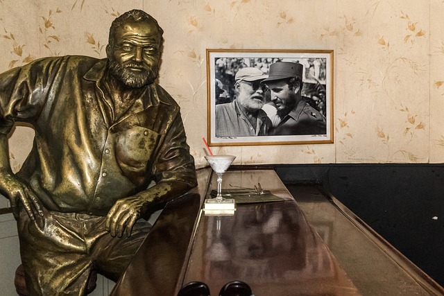 Ernest Hemingway: Literát i Milovník Proklatě Suchých Koktejlů