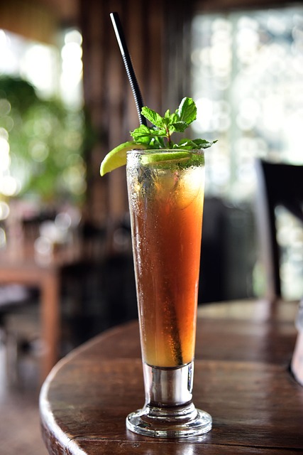 1. Tajemství dokonalého Long Island Iced Tea: Kombinace ingrediencí, která vytváří <a href=